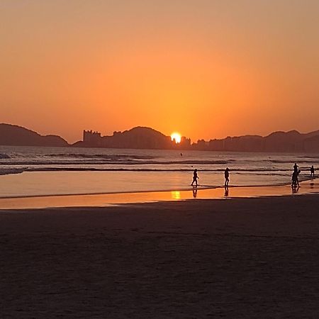 Apartamento Beira Mar - Enseada - Guarujá - 150 metros da praia Exterior foto